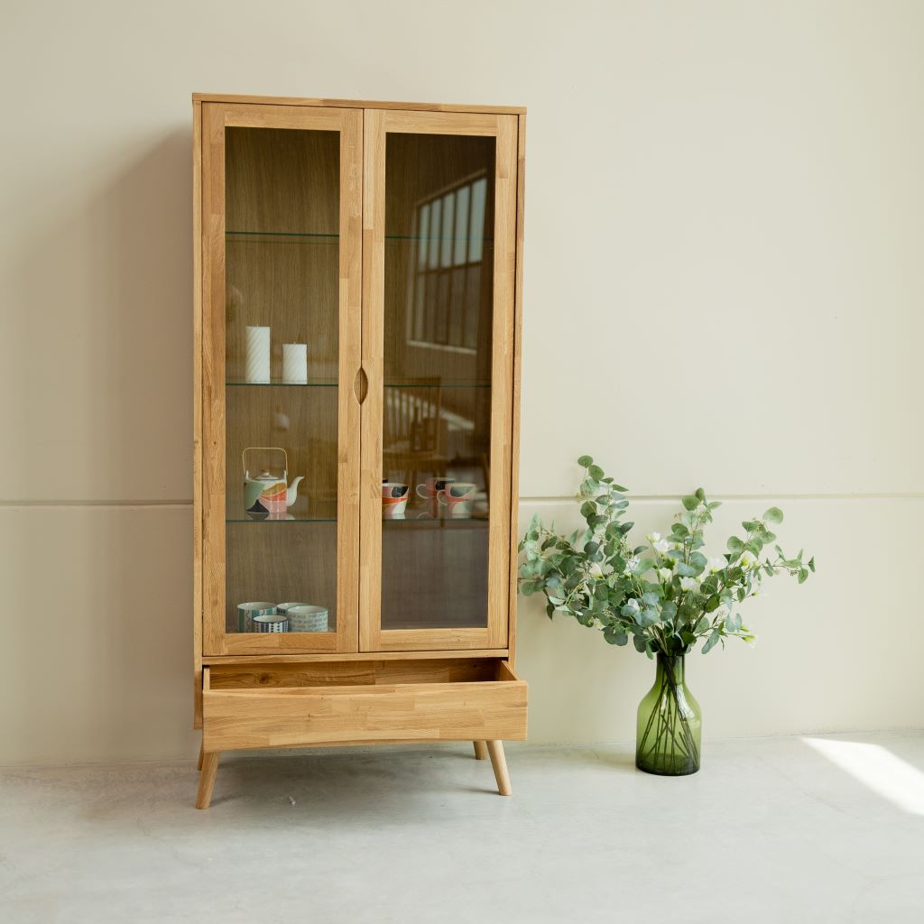 VESKOR Vitrina Malmo madera maciza roble Mueble nórdico moderno
